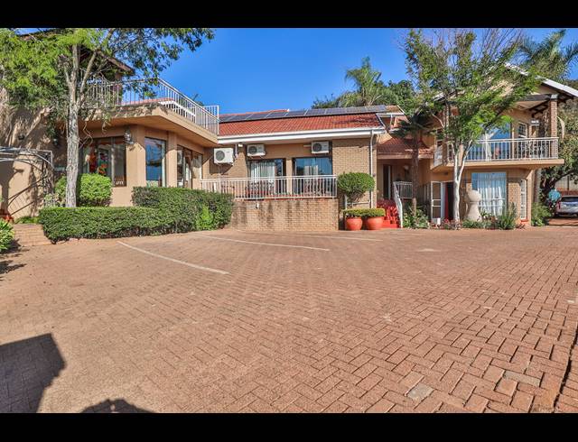 11 BEDROOM GUEST HOUSE FOR SALE IN PROTEA PARK